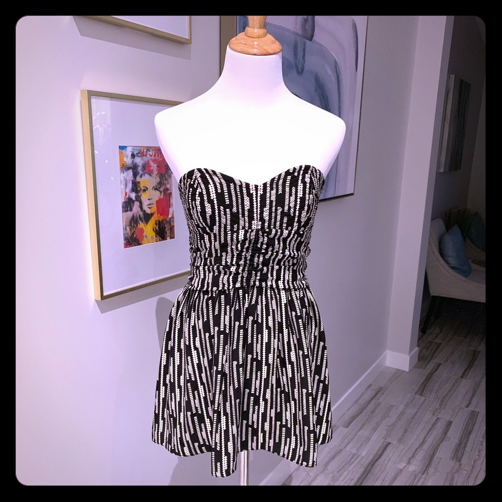 Flirty Strapless Parker mini dress- fit & flare !
